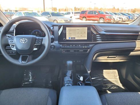 Used 2025 Toyota Camry LE FWD image 8