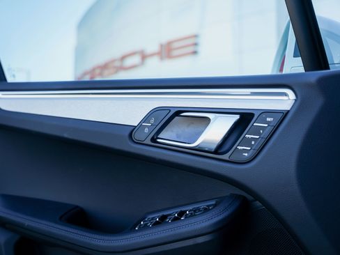 New 2026 Porsche Macan image 19