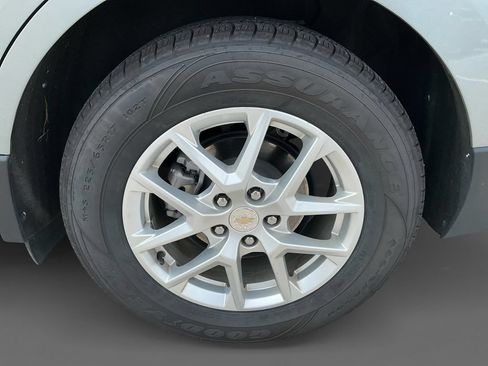Used 2024 Chevrolet Equinox LT AWD/4WD image 9