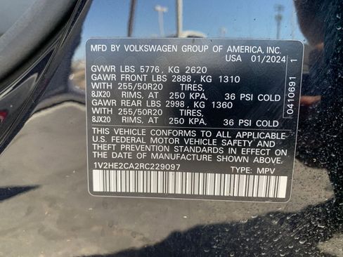 Used 2024 Volkswagen Atlas Cross Sport SE image 29