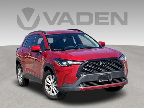 Used 2022 Toyota Corolla Cross LE image 1