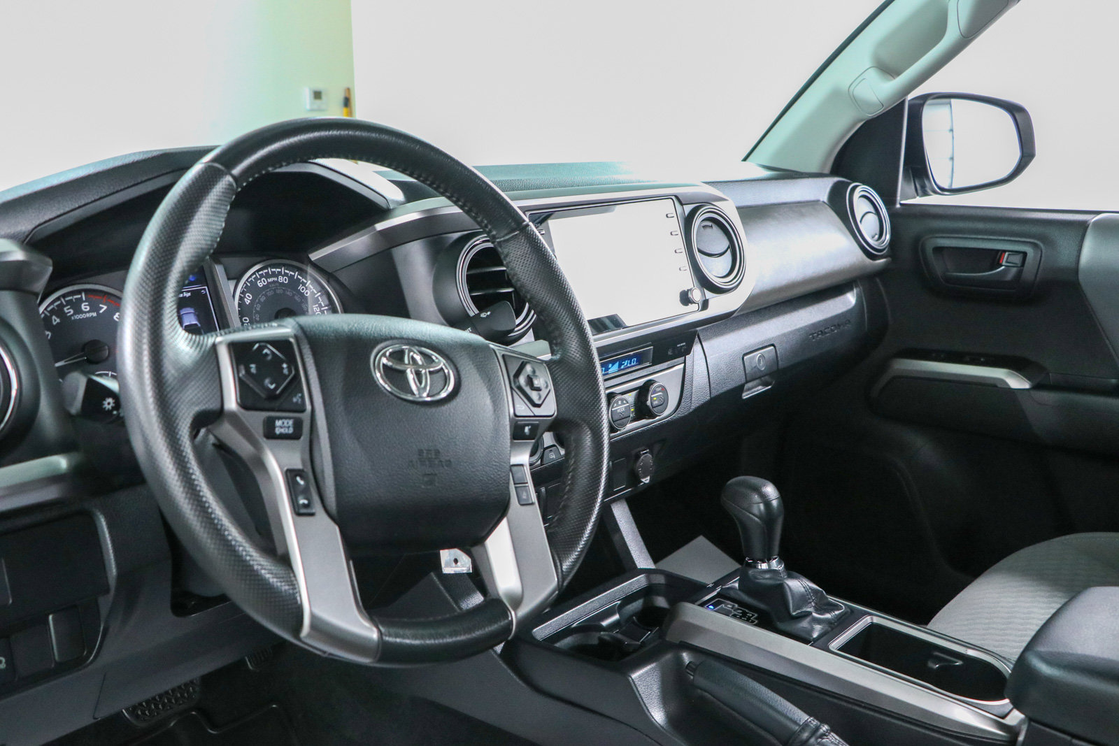 Used 2022 Toyota Tacoma SR5 AWD/4WD image 23