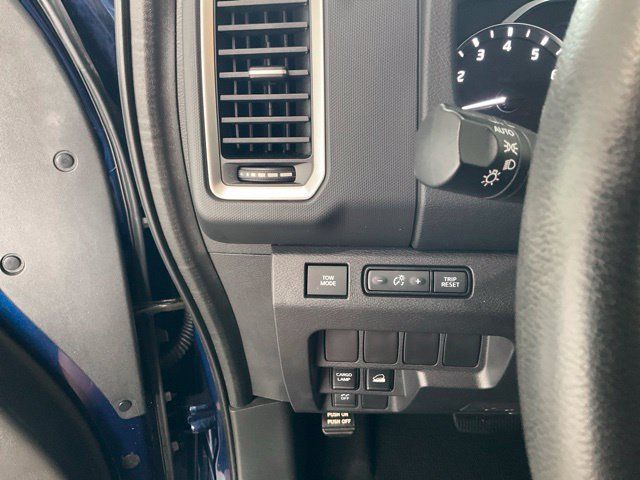 Used 2022 Nissan Frontier SV AWD/4WD image 7