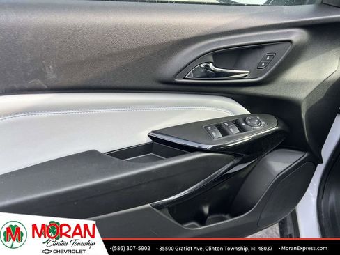 Certified 2025 Chevrolet Trax LT w/ Driver Confidence Package image 15