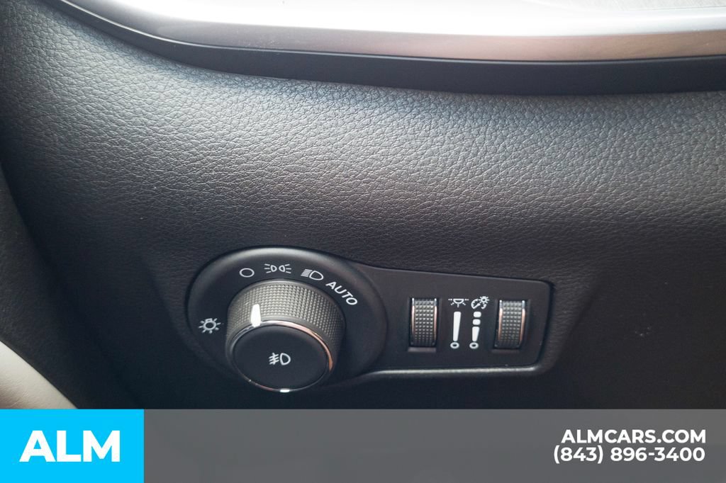 Used 2025 Jeep Compass Limited AWD/4WD image 34