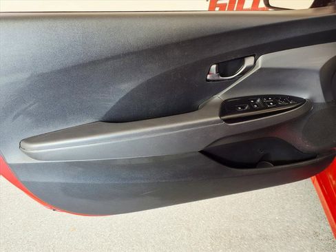 Used 2020 Hyundai Veloster 2.0 image 16