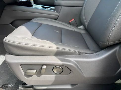 New 2026 Chevrolet Suburban Z71 w/ Comfort Package AWD/4WD image 13