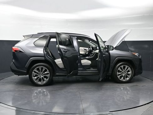 Used 2020 Toyota RAV4 XLE Premium image 39