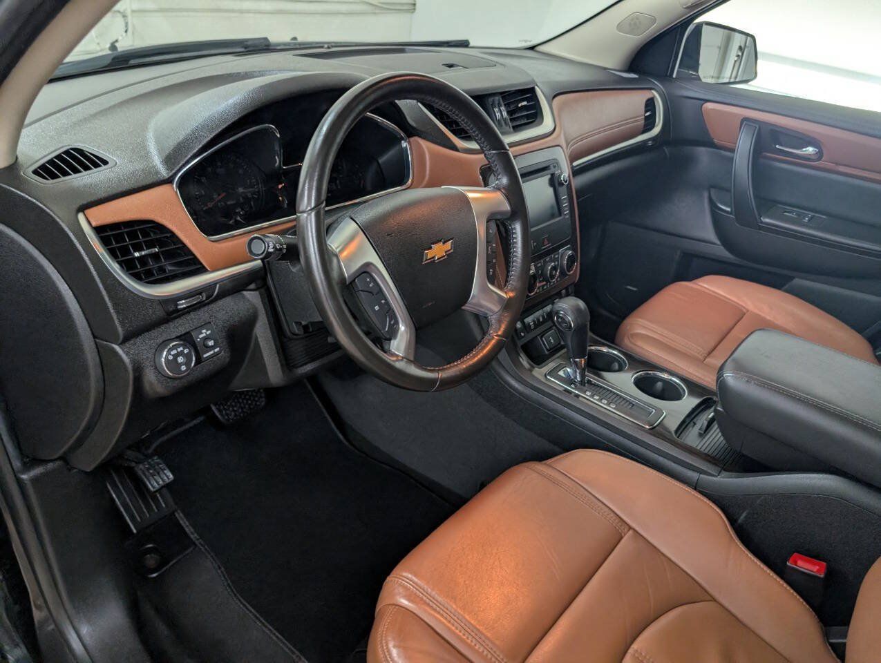 Used 2017 Chevrolet Traverse LT AWD/4WD image 8