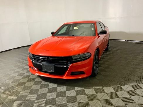 Used 2020 Dodge Charger SXT w/ Blacktop Package RWD image 3