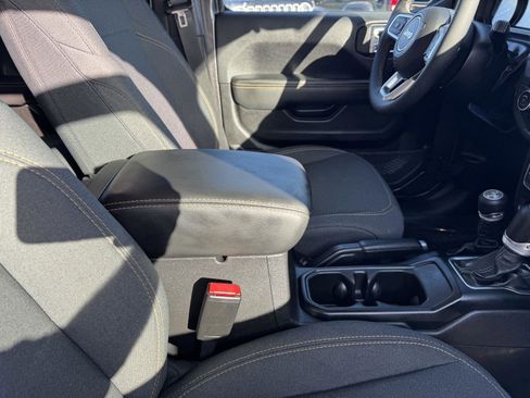 Certified 2025 Jeep Wrangler Sahara w/ Safety Group AWD/4WD image 8