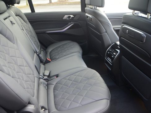 Used 2025 BMW X7 xDrive40i AWD/4WD image 15
