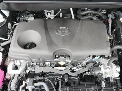 Used 2024 Toyota Highlander Platinum image 9