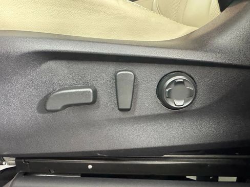 Used 2024 Subaru Ascent Limited w/ Technology Package image 36