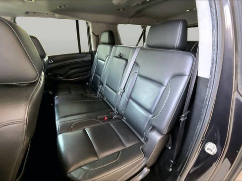 Used 2017 Chevrolet Suburban LT RWD image 21