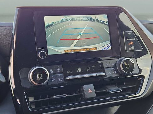 Used 2023 Toyota Highlander L FWD image 27