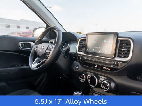 Used 2025 Hyundai Venue SEL image 11