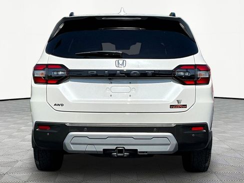 Used 2024 Honda Pilot TrailSport image 5