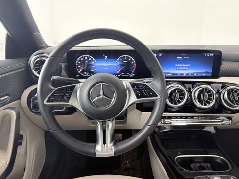 Used 2025 Mercedes-Benz CLA 250 4MATIC image 32