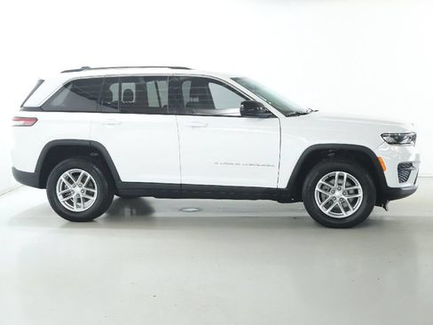 Used 2023 Jeep Grand Cherokee Laredo X AWD/4WD image 11