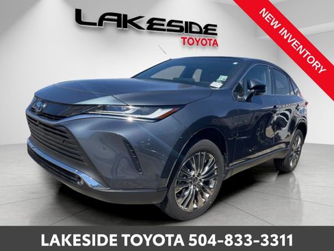 Certified 2024 Toyota Venza Limited image 3