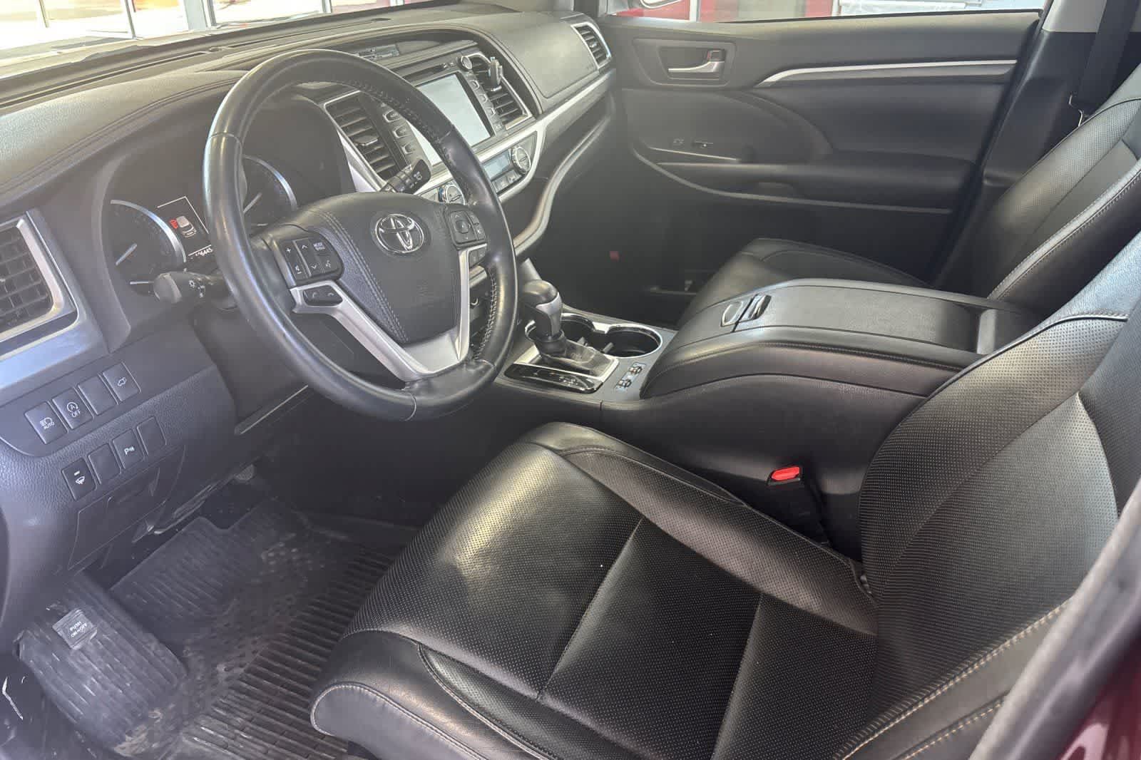 Used 2018 Toyota Highlander Limited AWD/4WD image 14