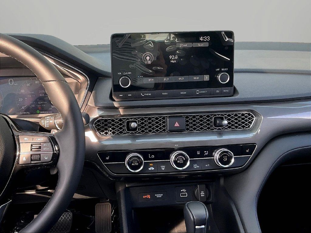 Used 2025 Acura Integra FWD image 11