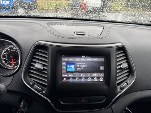 Used 2019 Jeep Cherokee Latitude w/ Popular Appearance Group image 28