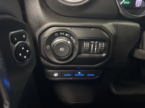 Used 2022 Jeep Wrangler Unlimited Sahara w/ Cold Weather Group image 30