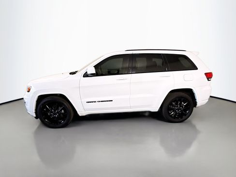 Used 2017 Jeep Grand Cherokee Altitude RWD image 6