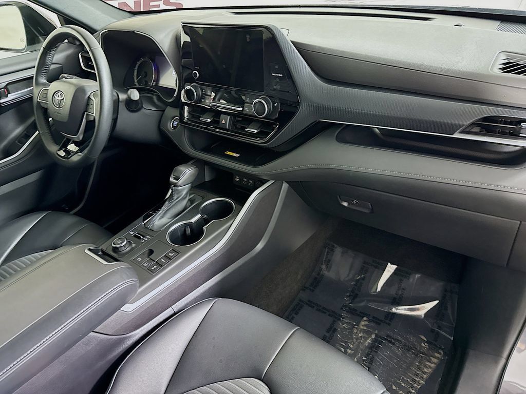 Used 2023 Toyota Highlander XSE AWD/4WD image 34