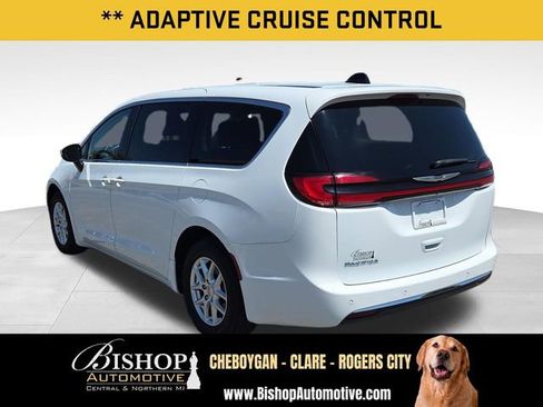 Used 2023 Chrysler Pacifica Touring-L FWD image 11