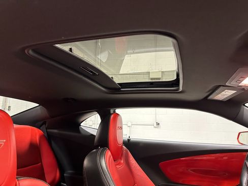 Used 2010 Chevrolet Camaro SS w/ Interior Accent Trim Package image 18