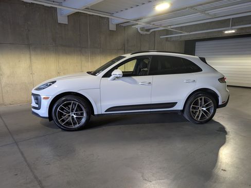 Used 2023 Porsche Macan image 2