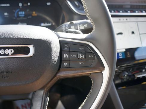 Used 2023 Jeep Grand Cherokee Limited image 20