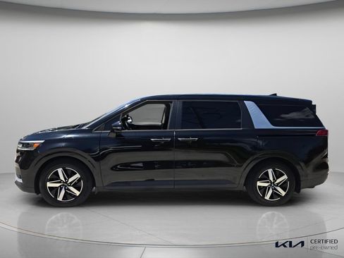 Certified 2022 Kia Carnival LX FWD image 3