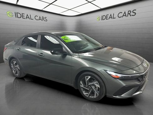 Used 2025 Hyundai Elantra Sport FWD image 3