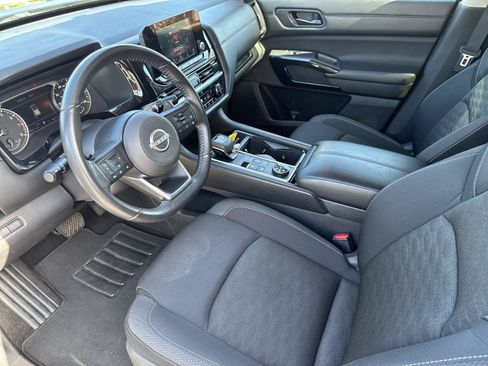 Used 2024 Nissan Pathfinder SV AWD/4WD image 9