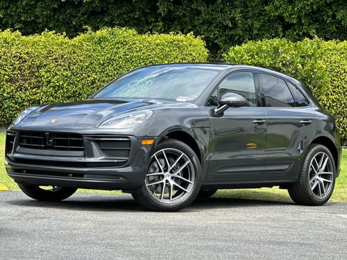 Certified 2025 Porsche Macan AWD/4WD image 1