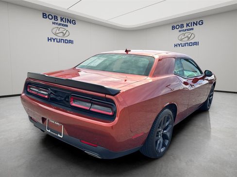 Used 2022 Dodge Challenger SXT w/ Driver Convenience Group RWD image 5