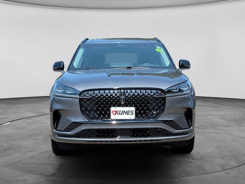 Used 2025 Lincoln Aviator Reserve w/ Jet Appearance Package AWD/4WD image 2