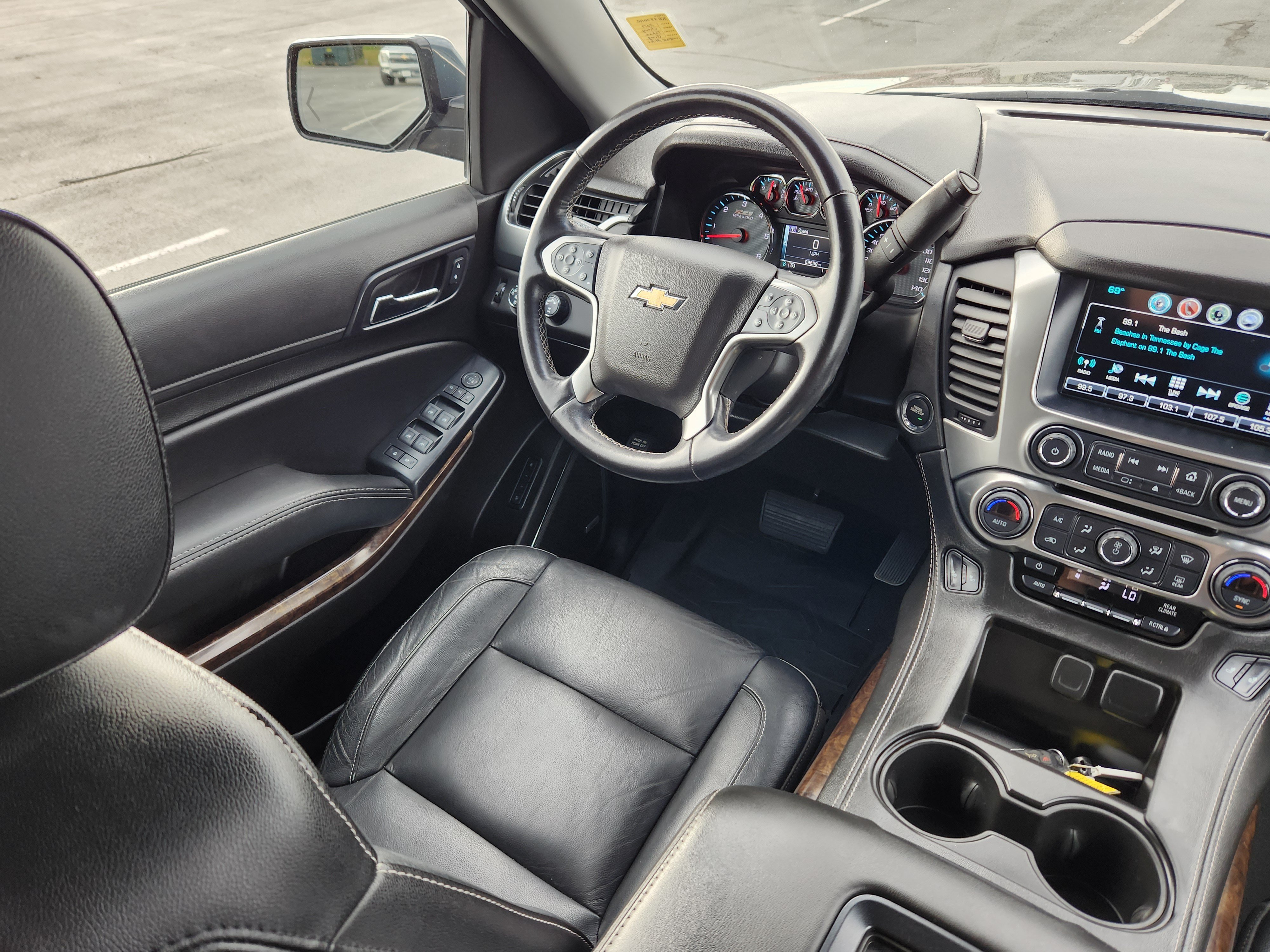 Used 2019 Chevrolet Tahoe LT w/ Luxury Package AWD/4WD image 15