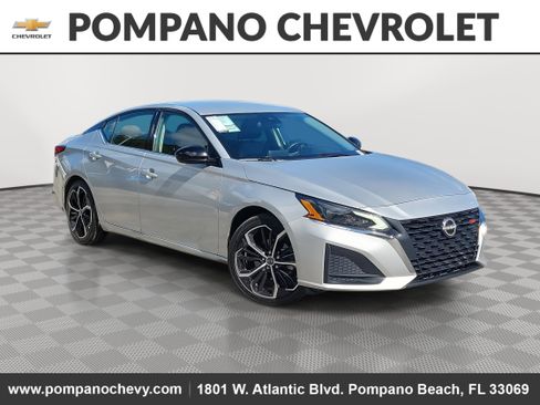 Used 2024 Nissan Altima 2.5 SR image 1