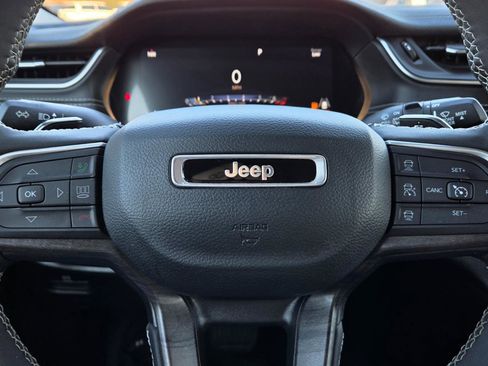 Used 2023 Jeep Grand Cherokee Limited w/ Black Appearance Package image 16