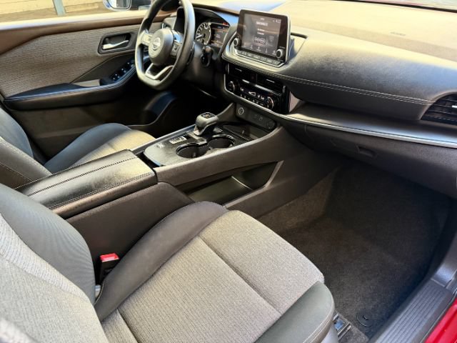 Used 2023 Nissan Rogue SV FWD image 18