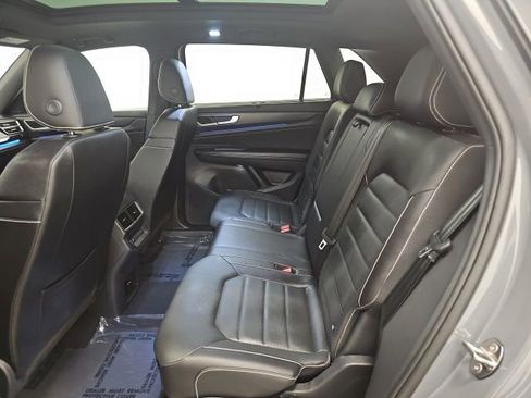 Used 2025 Volkswagen Atlas Cross Sport SEL R-Line image 29