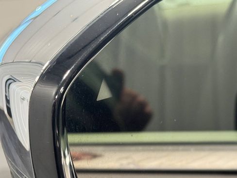 Used 2023 Chrysler Pacifica Limited FWD image 5