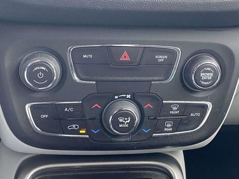 Used 2019 Jeep Compass Latitude image 28