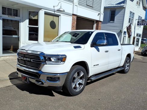 Used 2019 RAM 1500 Laramie AWD/4WD image 2
