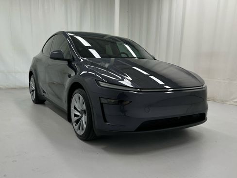 Used 2026 Tesla Model Y Long Range image 1